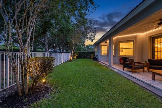 3870 E Hibiscus St, Weston, FL 33332