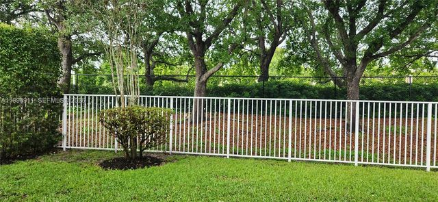 3870 E Hibiscus St, Weston, FL 33332