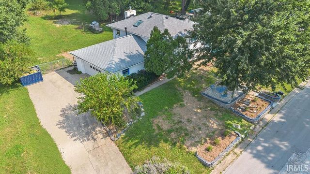 4425 E Cambridge Court, Bloomington, IN 47408