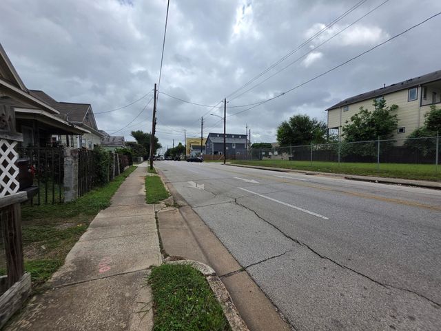 213 Hogan Street, Houston, TX 77009