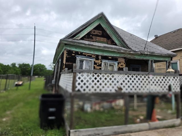 213 Hogan Street, Houston, TX 77009