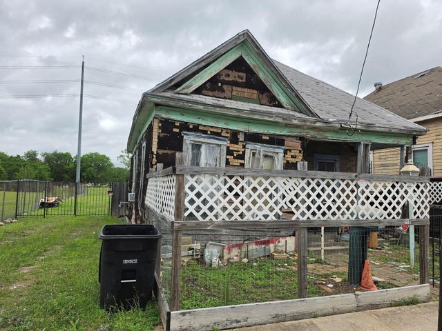 213 Hogan Street, Houston, TX 77009