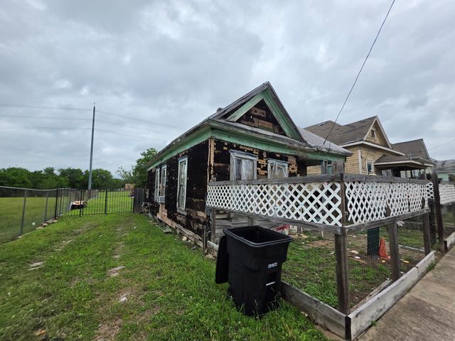 213 Hogan Street, Houston, TX 77009