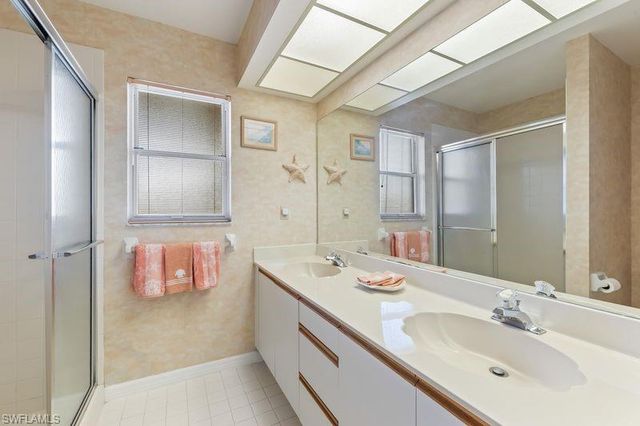 815 Gulf Pavilion DR 201, Naples, FL 34108