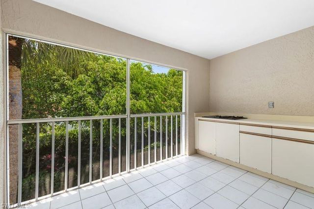 815 Gulf Pavilion DR 201, Naples, FL 34108