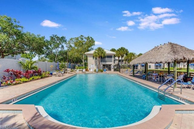 815 Gulf Pavilion DR 201, Naples, FL 34108