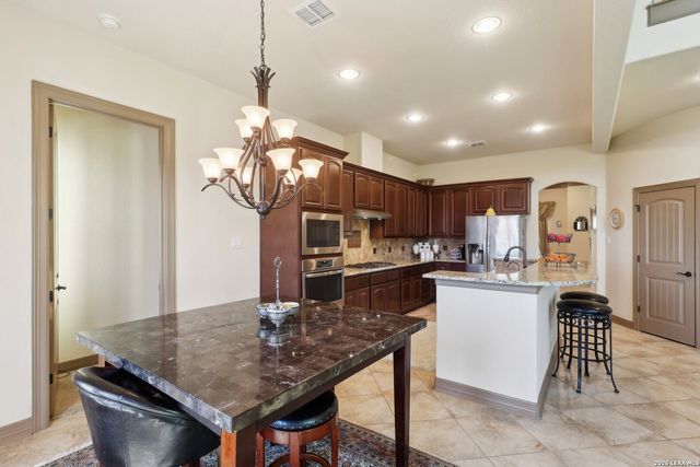8811 Monarchy Row, San Antonio, TX 78255