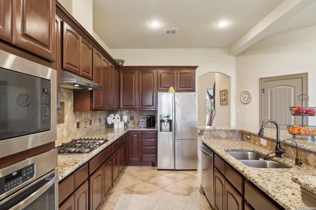 8811 Monarchy Row, San Antonio, TX 78255