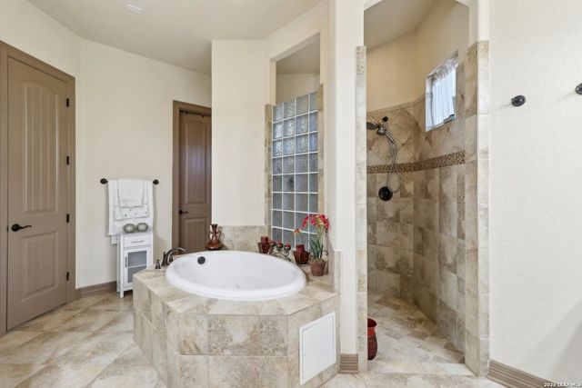 8811 Monarchy Row, San Antonio, TX 78255