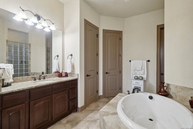 8811 Monarchy Row, San Antonio, TX 78255