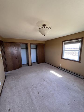 1690 W Ripple Avenue, Oshkosh, WI 54904