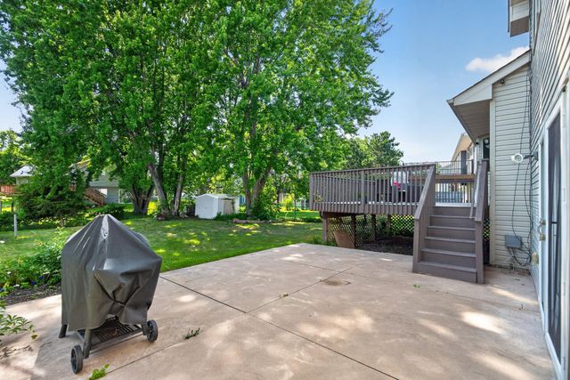 8725 Queens Gardens, Brooklyn Park, MN 55443