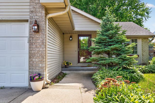 8725 Queens Gardens, Brooklyn Park, MN 55443