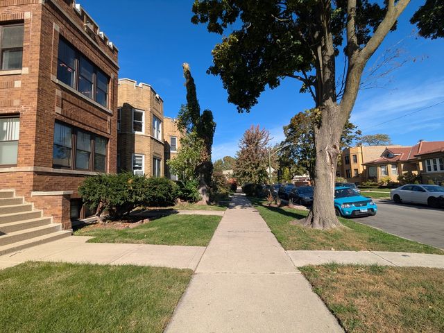 6734 N Campbell Avenue, Chicago, IL 60645