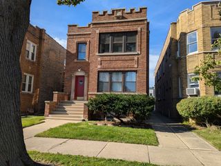 6734 N Campbell Avenue, Chicago, IL 60645