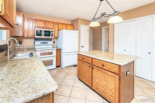 1333 Point Mariner Drive, Fenton, MO 63026