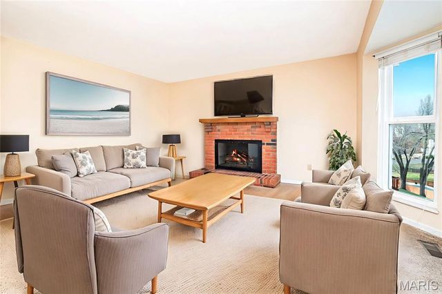 1333 Point Mariner Drive, Fenton, MO 63026