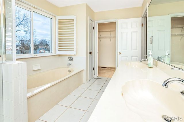 1333 Point Mariner Drive, Fenton, MO 63026