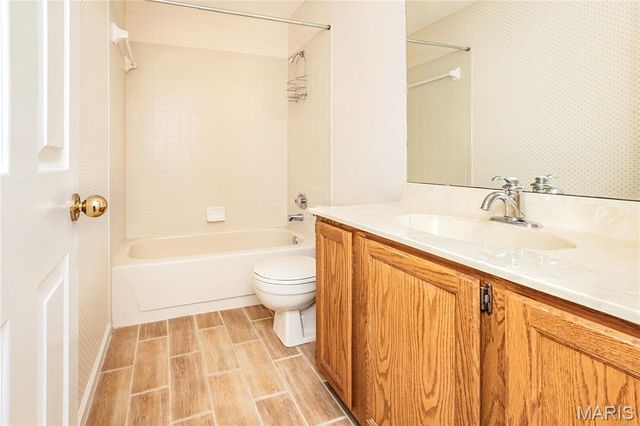 1333 Point Mariner Drive, Fenton, MO 63026