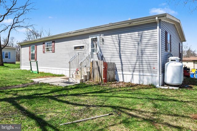 4 GASLIGHT PL, Quakertown, PA 18951