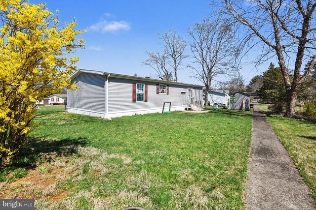 4 GASLIGHT PL, Quakertown, PA 18951