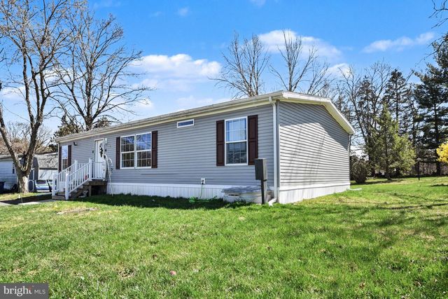 4 GASLIGHT PL, Quakertown, PA 18951