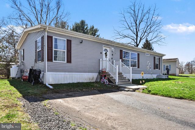 4 GASLIGHT PL, Quakertown, PA 18951