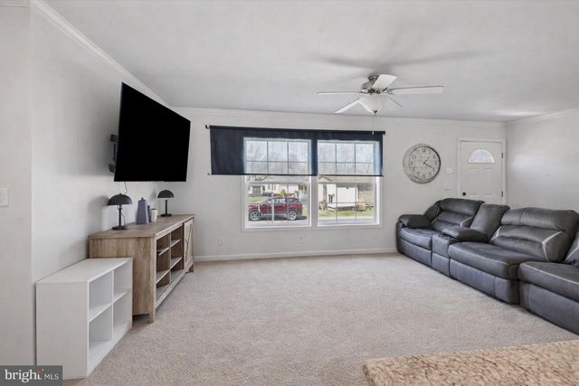 4 GASLIGHT PL, Quakertown, PA 18951