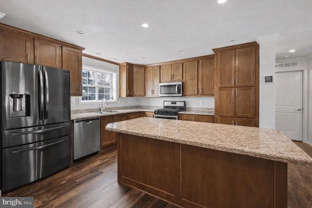 4 GASLIGHT PL, Quakertown, PA 18951