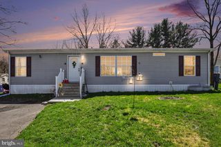 4 GASLIGHT PL, Quakertown, PA 18951