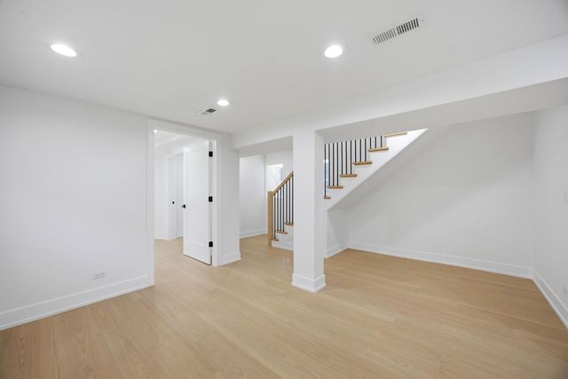 3608 W Wolfram Street, Chicago, IL 60618
