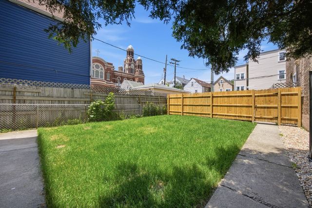 3608 W Wolfram Street, Chicago, IL 60618
