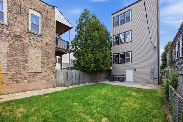 3608 W Wolfram Street, Chicago, IL 60618