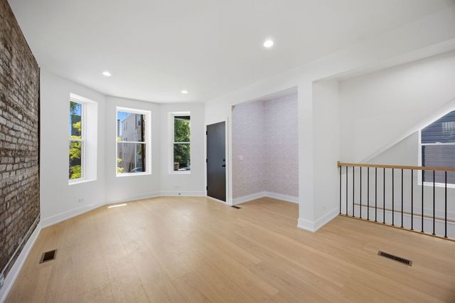 3608 W Wolfram Street, Chicago, IL 60618