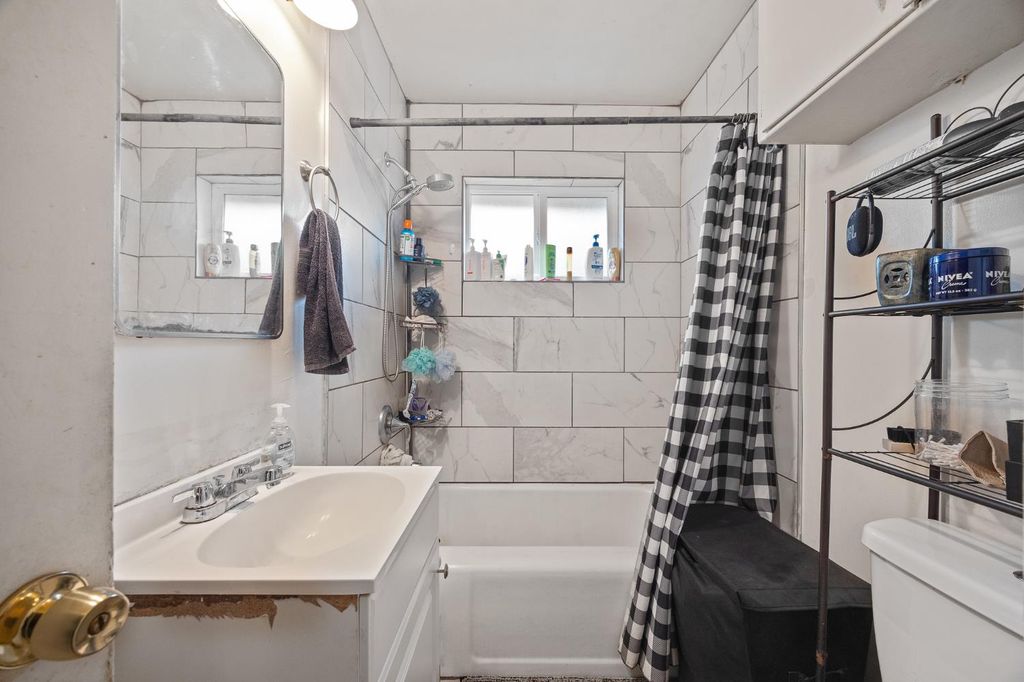 Image 12 of property listing at 3474 E Terrace Avenue, Fresno, CA 93703