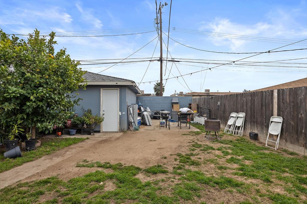 Image 16 of property listing at 3474 E Terrace Avenue, Fresno, CA 93703