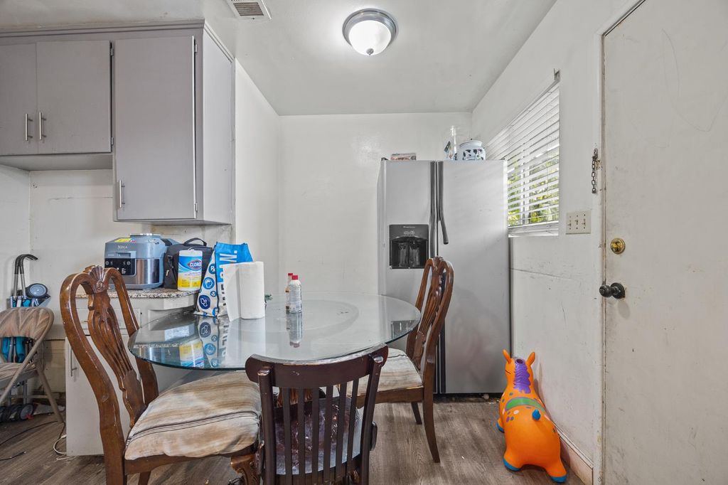 Image 26 of property listing at 3474 E Terrace Avenue, Fresno, CA 93703