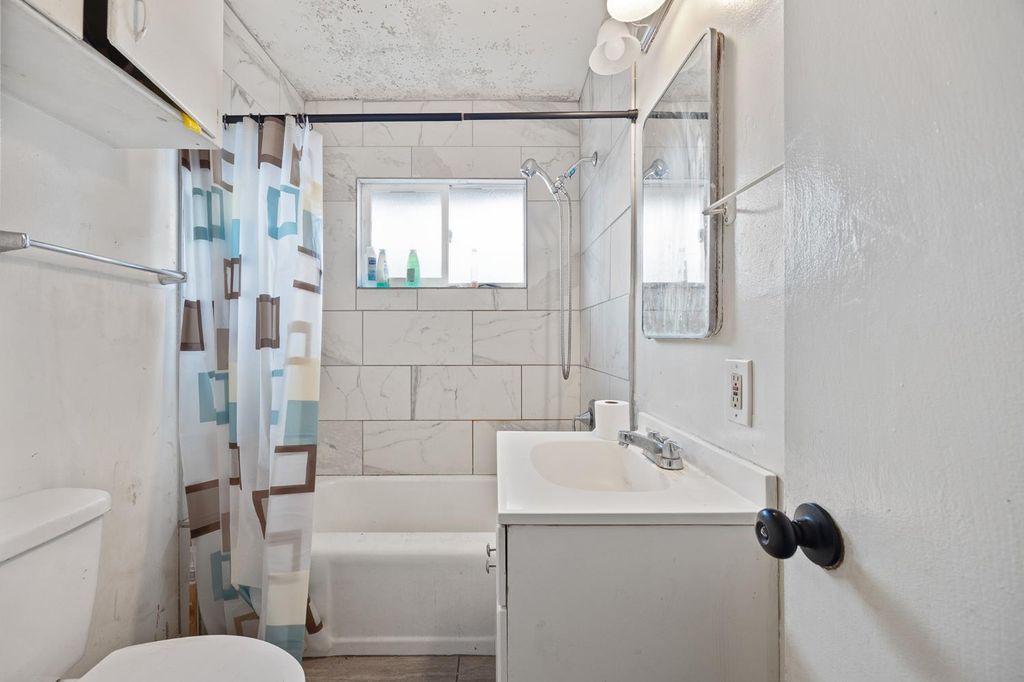 Image 28 of property listing at 3474 E Terrace Avenue, Fresno, CA 93703