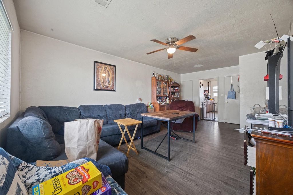 Image 4 of property listing at 3474 E Terrace Avenue, Fresno, CA 93703