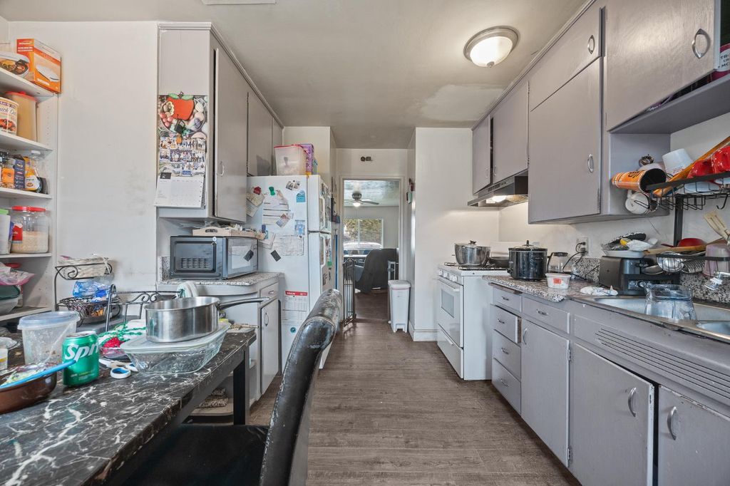 Image 9 of property listing at 3474 E Terrace Avenue, Fresno, CA 93703