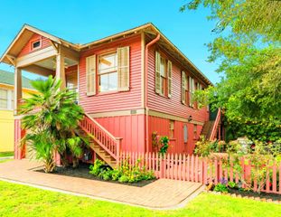 1411 13th Street, Galveston, TX 77550