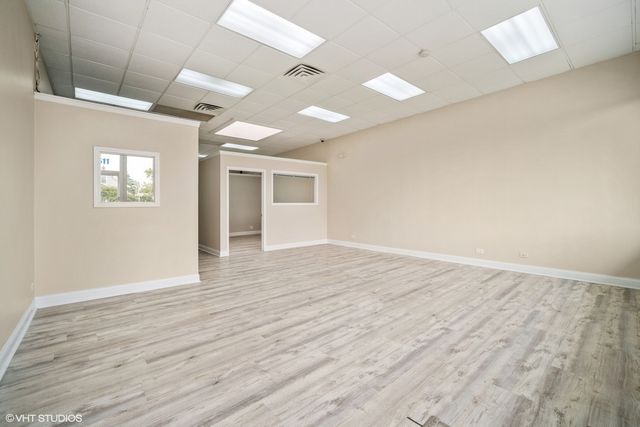 1511 E Oakton Street, Des Plaines, IL 60018