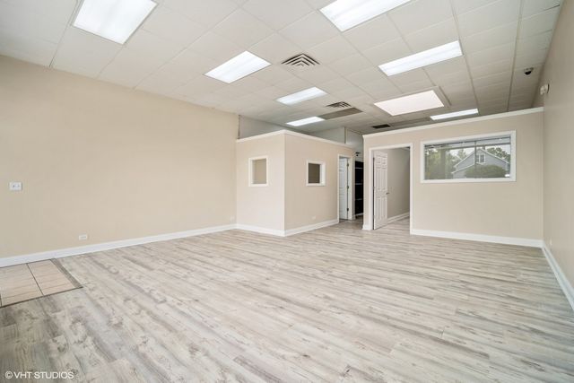 1511 E Oakton Street, Des Plaines, IL 60018