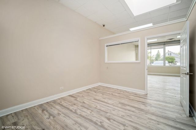 1511 E Oakton Street, Des Plaines, IL 60018