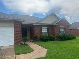 209 Kirkwood Drive, Clinton, MS 39056