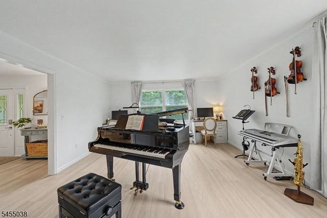 105 Nightingale Rd, Hope Twp., NJ 07825