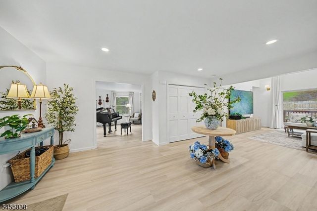 105 Nightingale Rd, Hope Twp., NJ 07825