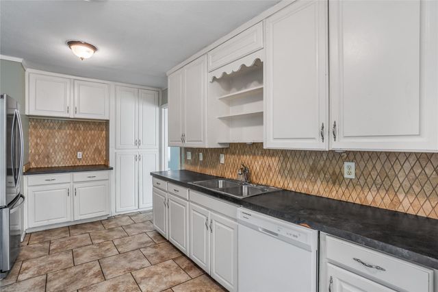 3558 South Drive, Fort Worth, TX 76109