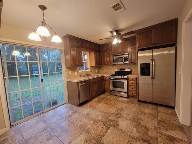 609 Cottonwood ST A, Lockhart, TX 78644