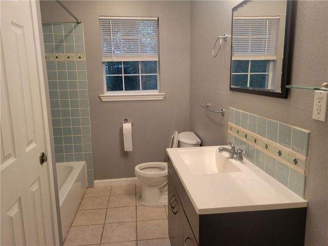 609 Cottonwood ST A, Lockhart, TX 78644